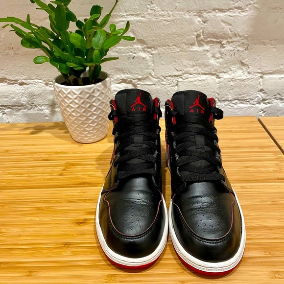 Air Jordan 1 Mid Black Red ‘Bred’ Sneakers 👟 - Picture 3 of 10